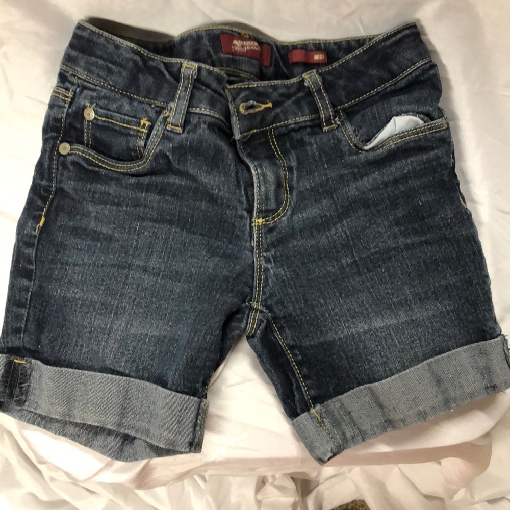 💕5/$25 closet clean out💕 Girls Arizona size 10 midi shorts